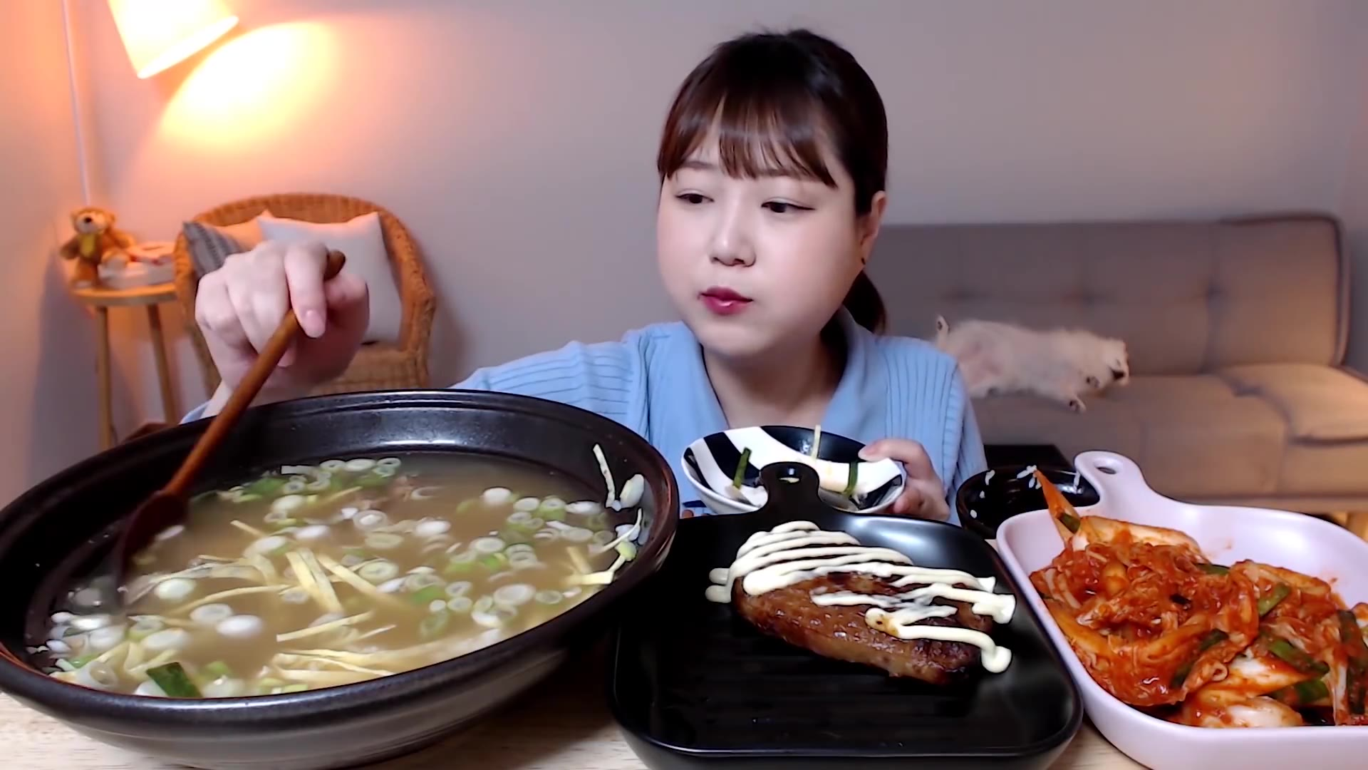 【声控】丰盛的家常饭热乎乎的排骨汤凉拌菜泡菜糕排骨吃播